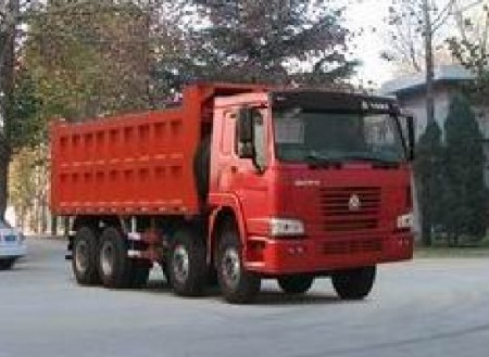 Кабина оборудована спальником, климат контролем, удобными сиденьями и остальными мелочами, которые помогут водителю не уставать в дорогах.   Параметры для сравнения   Мощность двигателя	 375 лс.   Грузоподъемность	 40000 кг.   Объем кузова	 25 куб.м   Кол